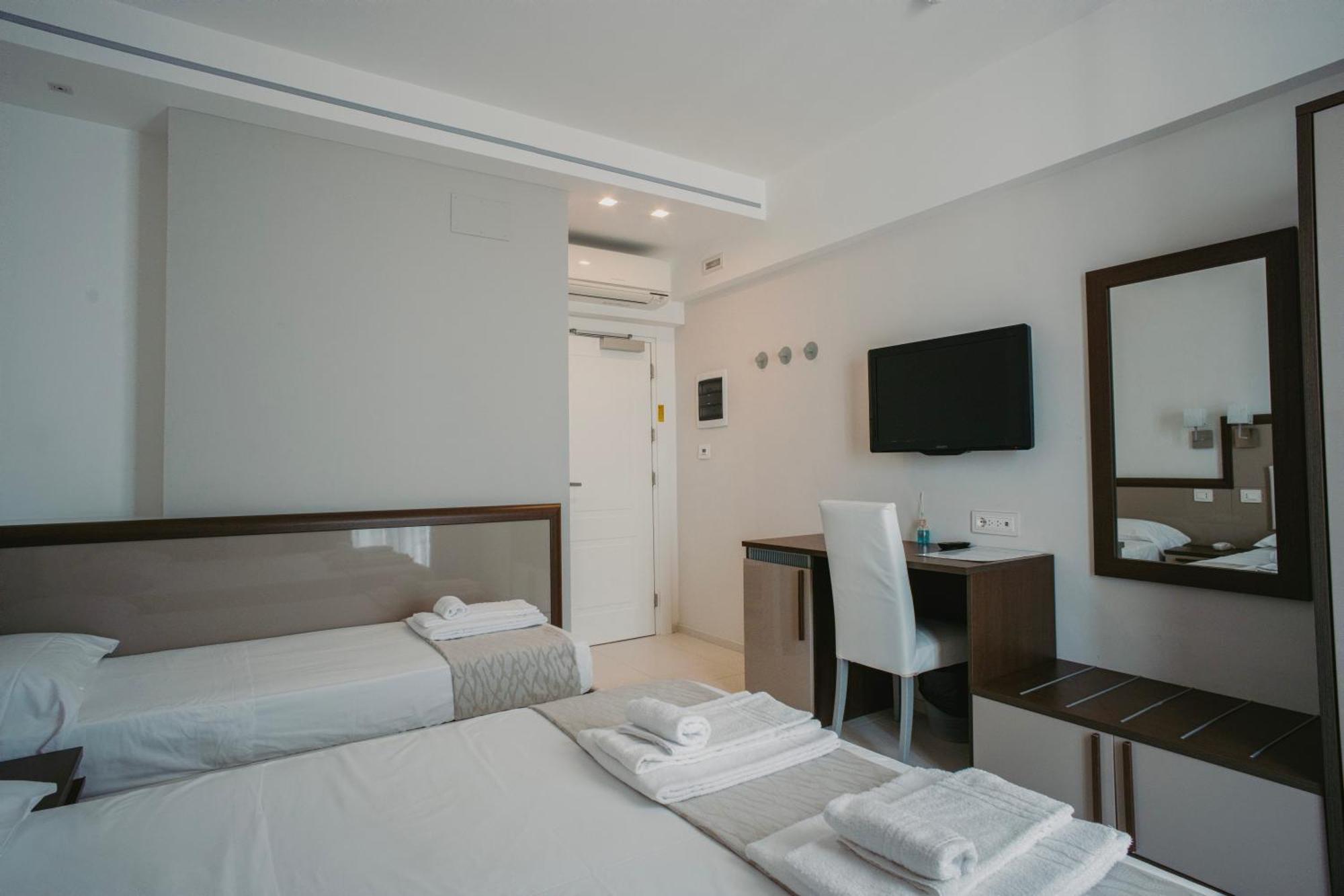 Hotel Baia Marina Cupra Marittima Exterior photo
